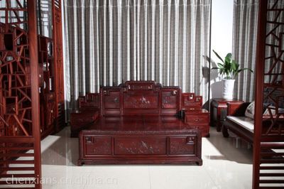 港龍紅木 傳統(tǒng)工藝與中式典雅的藝術(shù)結(jié)晶——高箱國(guó)色天香紅酸枝大床